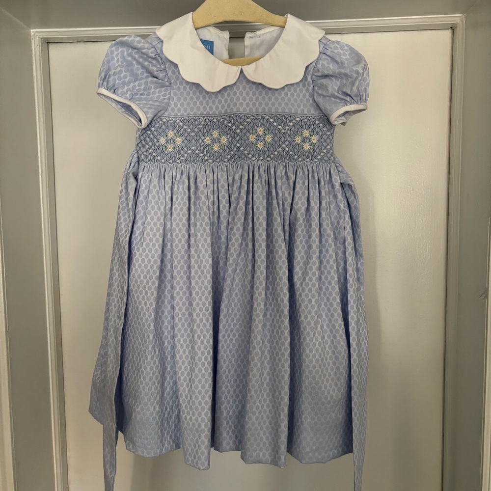 ANAVINI Smocked Light Blue Girls' Dress with White Scalloped Collar Size 3T - Picture 2 of 6